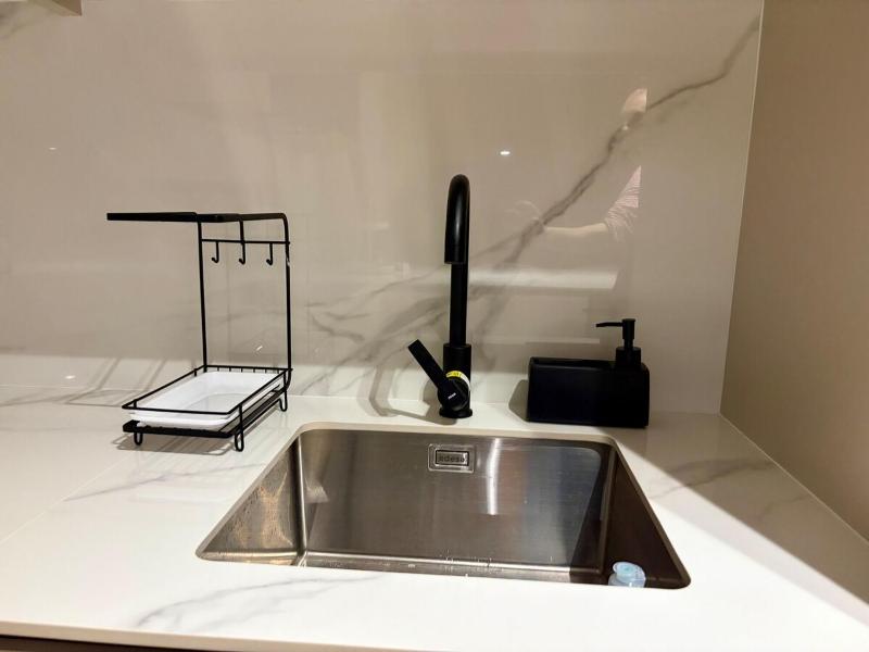 Luxury Quiet Retreat at The Hub - image 16