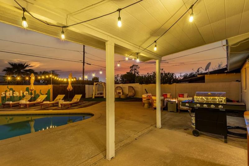 Scottsdale Old Town Heated Pool Fire Pit - image 4