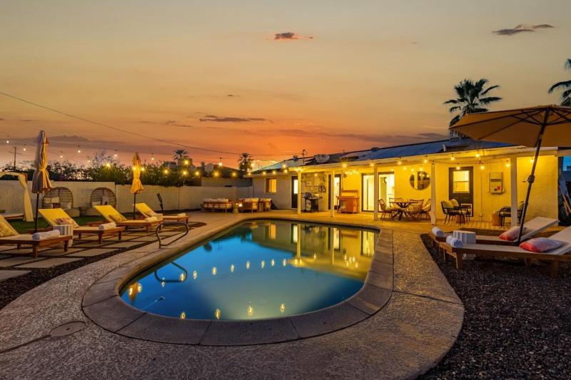Scottsdale Old Town Heated Pool Fire Pit - image 10