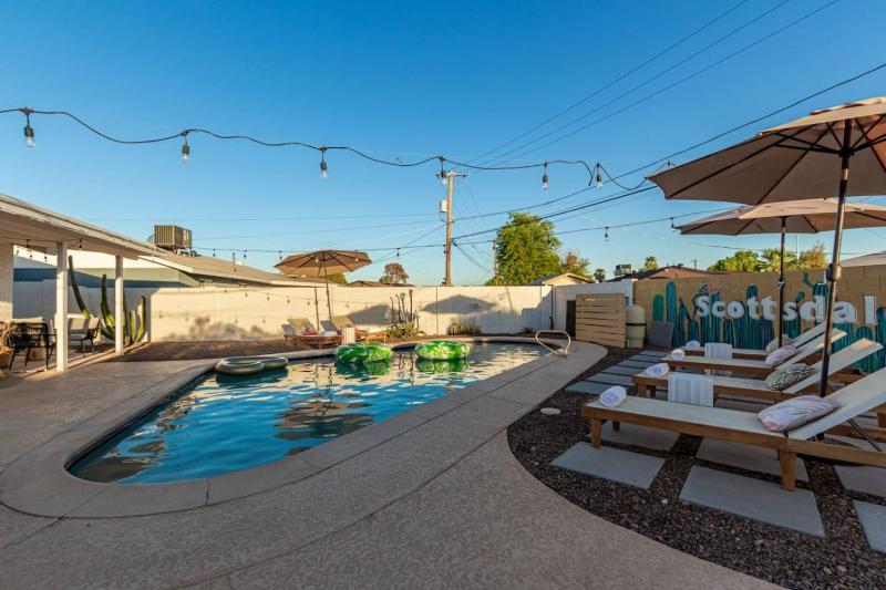 Scottsdale Old Town Heated Pool Fire Pit - image 8