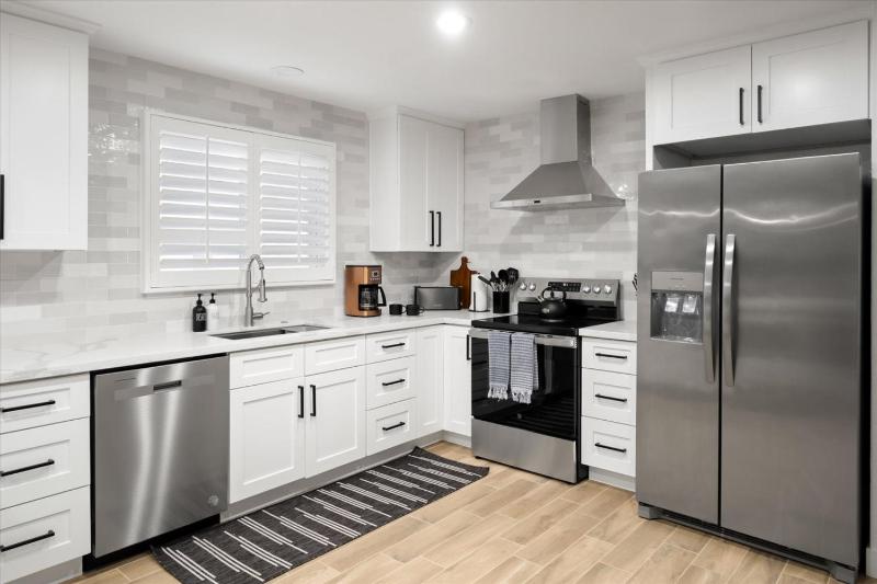 Group-Friendly 5BR Pool Home Old Town - image 14