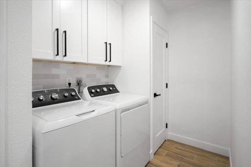 Group-Friendly 5BR Pool Home Old Town - image 17