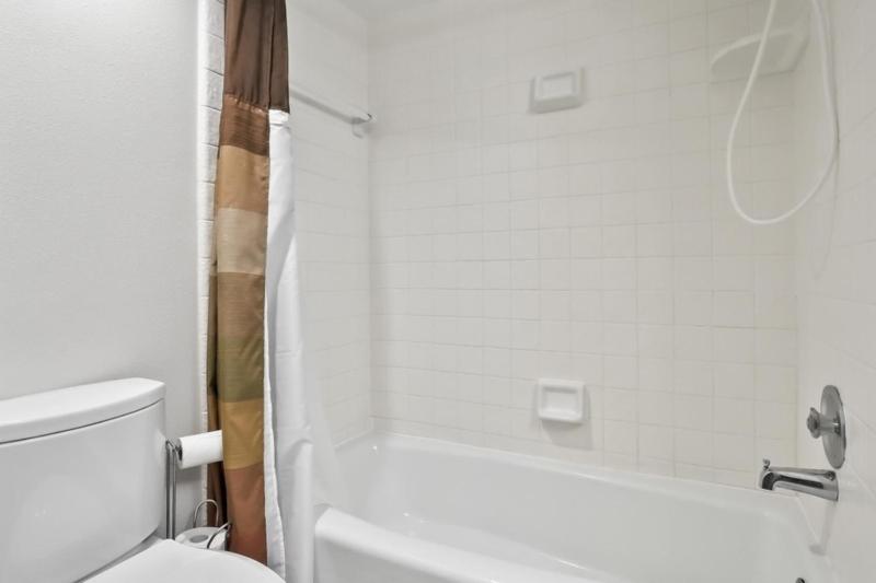 Two Bedroom Corner Condo with Panoramic Gulf Views - image 16