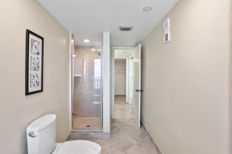 Two Bedroom Corner Condo with Panoramic Gulf Views - image 18