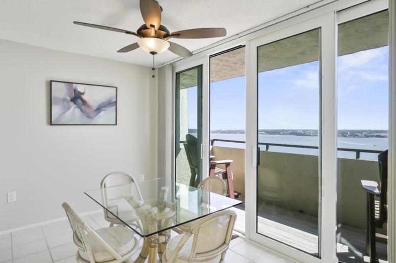 Two Bedroom Corner Condo with Panoramic Gulf Views - image 21