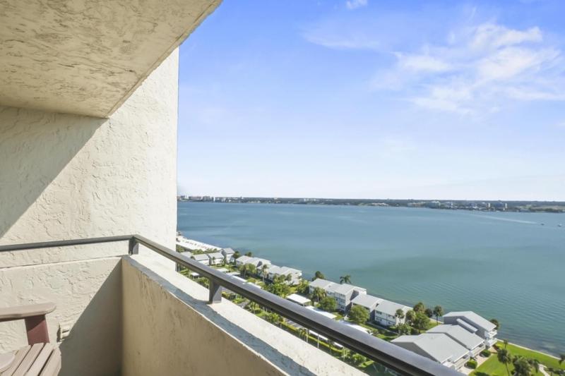Two Bedroom Corner Condo with Panoramic Gulf Views - image 10