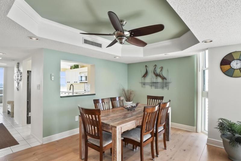 Two Bedroom Corner Condo with Panoramic Gulf Views - image 12