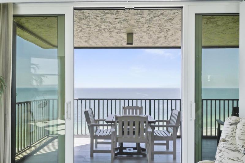 Two Bedroom Corner Condo with Panoramic Gulf Views - image 8