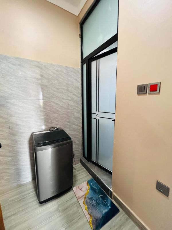Luxe 1 BDRM 10 mins from Acacia Fast Wi-Fi - image 13