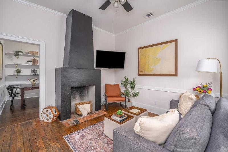 Cozy Cottage Retreat Parking and Private Patio - image 1