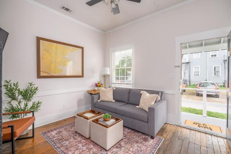Cozy Cottage Retreat Parking and Private Patio - image 4