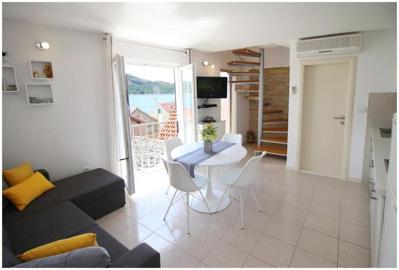 Apartments with WiFi Primosten - 27858 - image 10