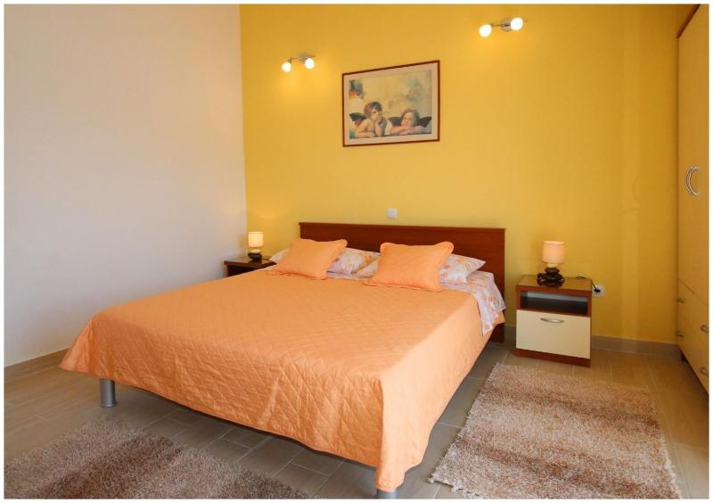 Apartments with WiFi Primosten - 27858 - image 3
