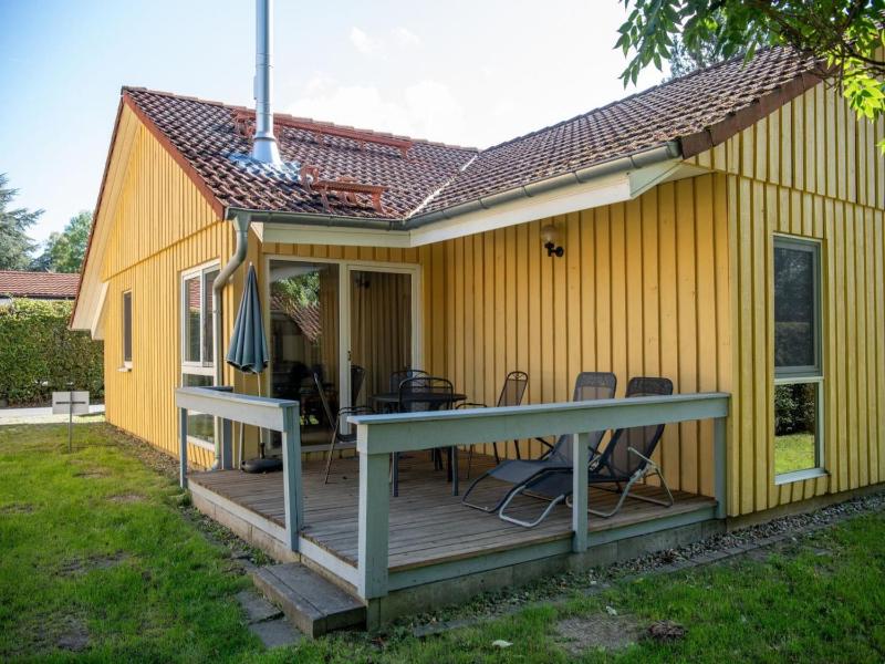 Gemütlicher Doppelbungalow mit Terrasse im Ferienpark Mirow - image 1