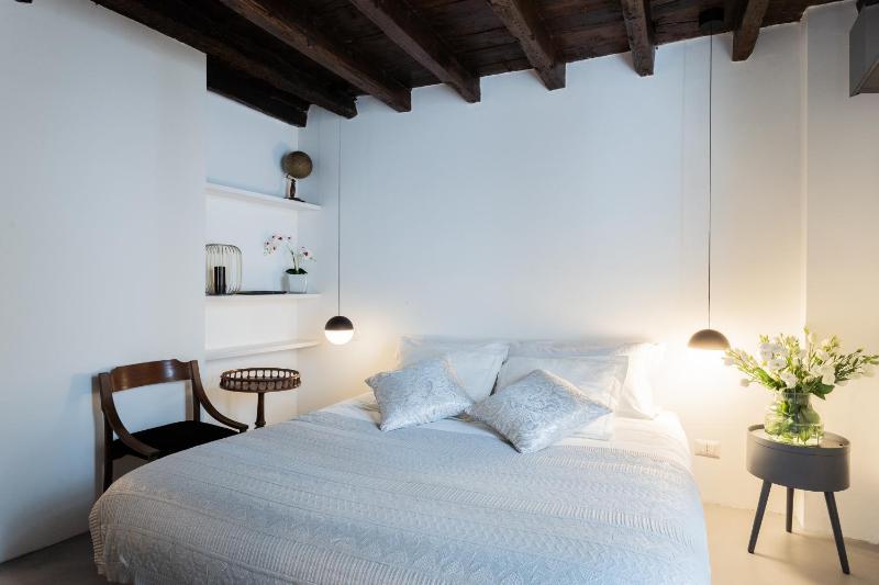 Shades Of Como Private Terrace by Rent All Como - image 9