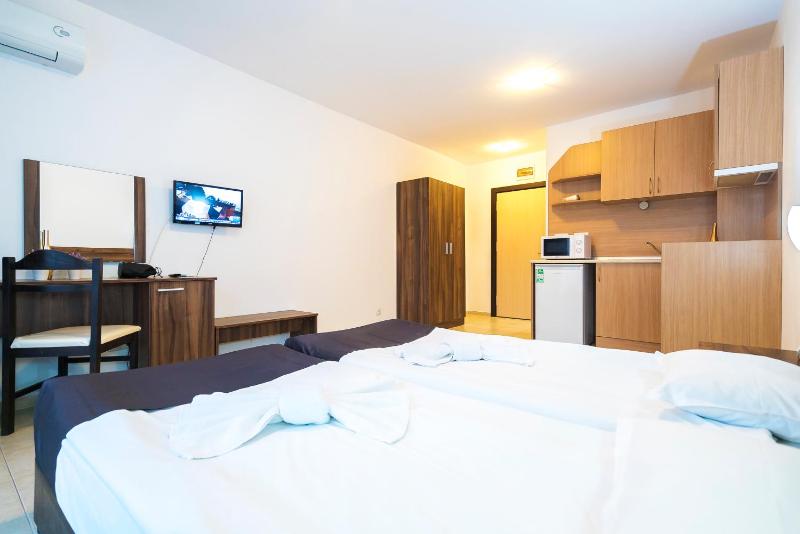 Admiral Plaza Hotel - image 28