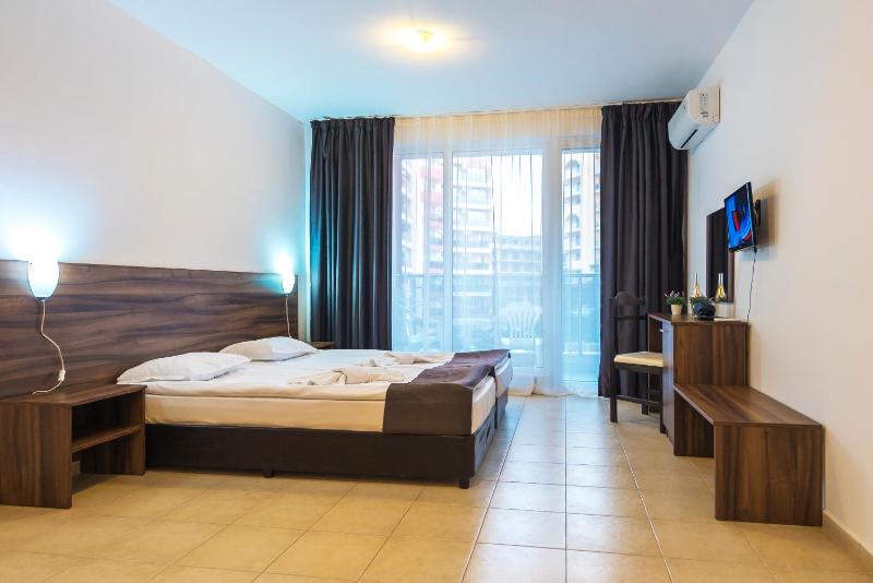 Admiral Plaza Hotel - image 3