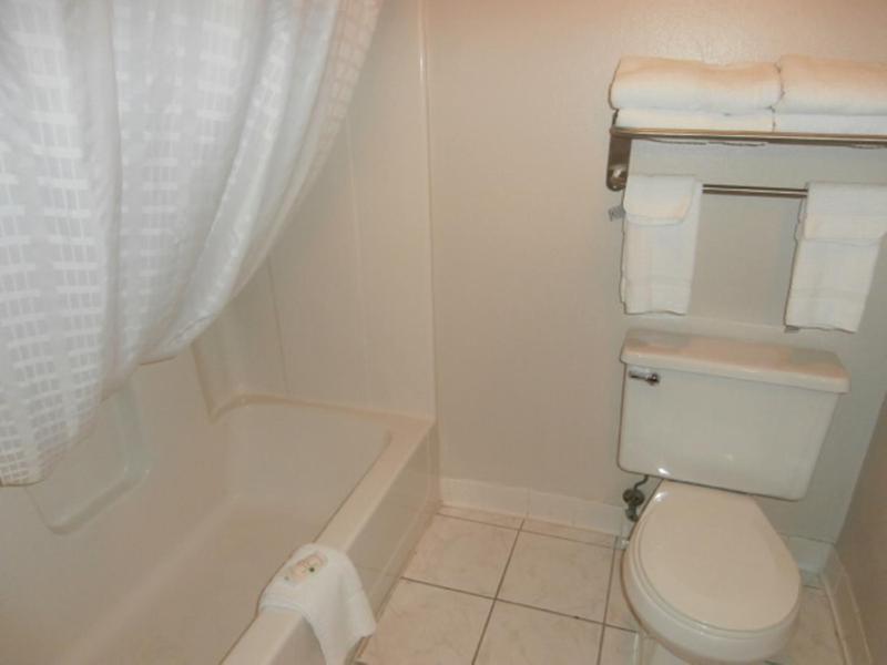 King Room - Non-Smoking image 2