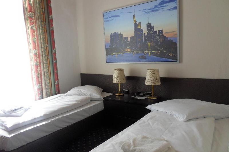 Carlton Hotel - image 8