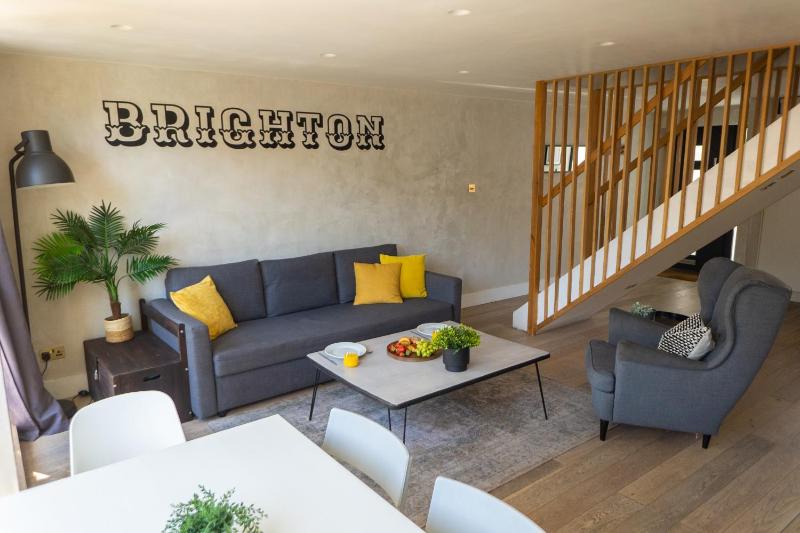Boutique-Style Apartment in Heart of Brighton Lanes - image 40