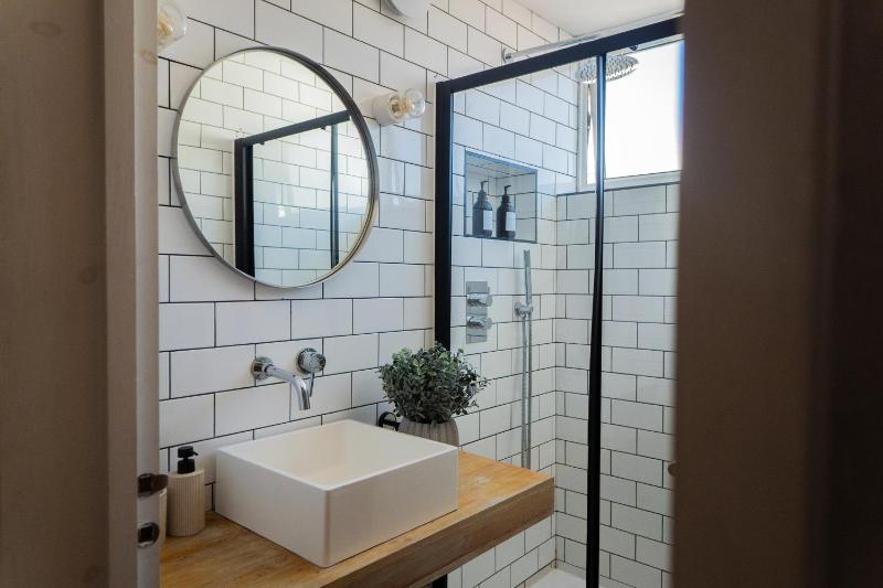 Boutique-Style Apartment in Heart of Brighton Lanes - image 31