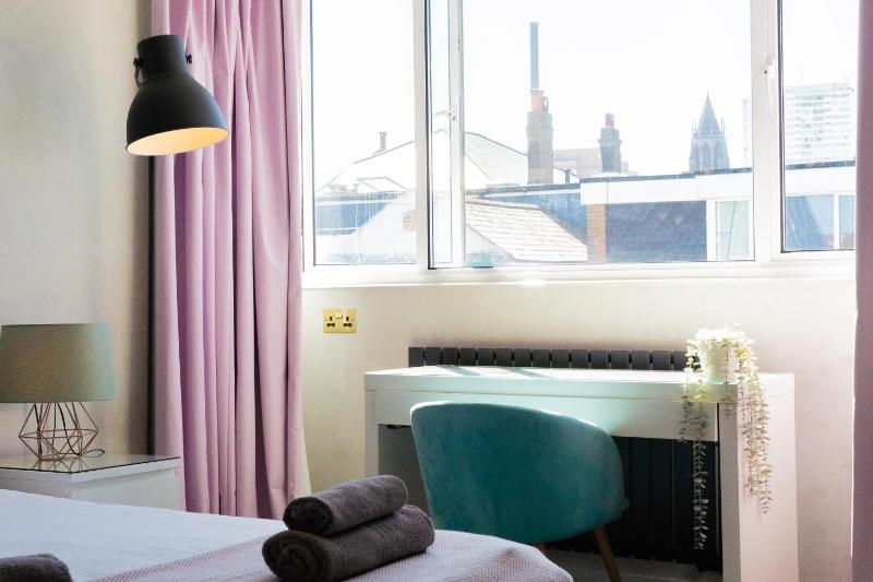 Boutique-Style Apartment in Heart of Brighton Lanes - image 16