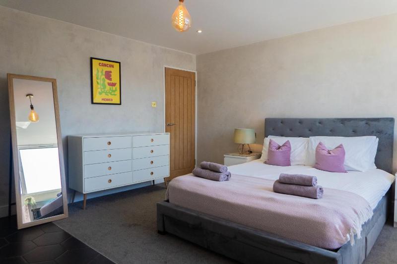 Boutique-Style Apartment in Heart of Brighton Lanes - image 30