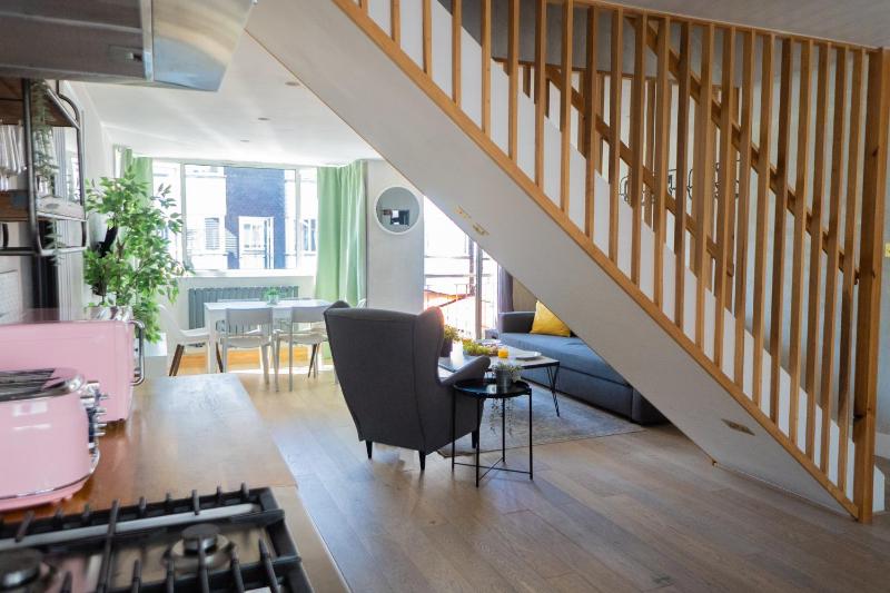 Boutique-Style Apartment in Heart of Brighton Lanes - image 23