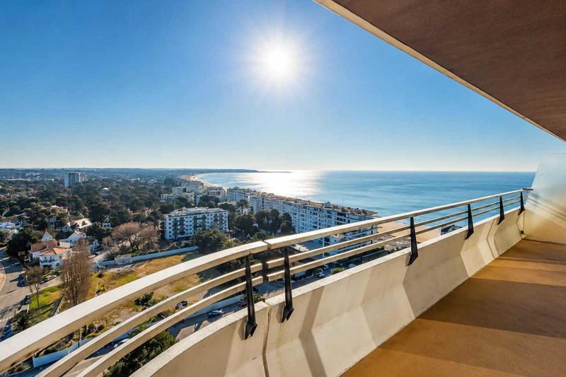 Apartment with balcony and parking in La Baule - image 1