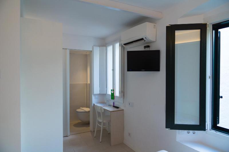 Standard Double Room image 4