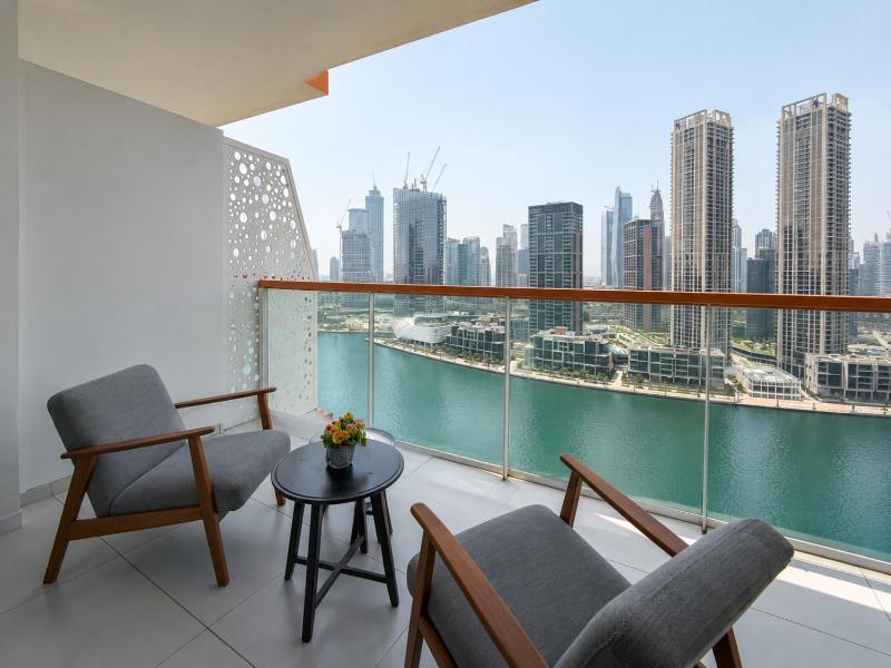 Panoramic Burj Khalifa and Canal View - image 15
