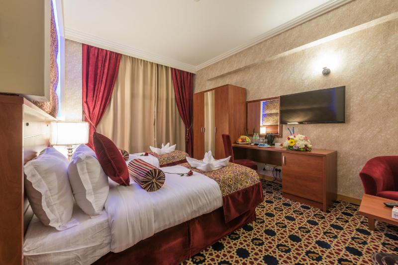 Standard Twin Room image 4