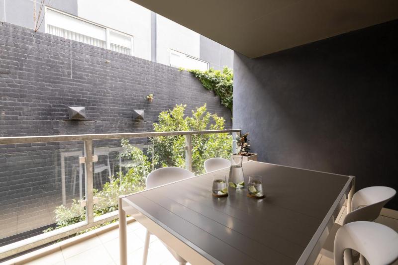 2BR Stylish and Spacious - Prime Richmond Location - image 10