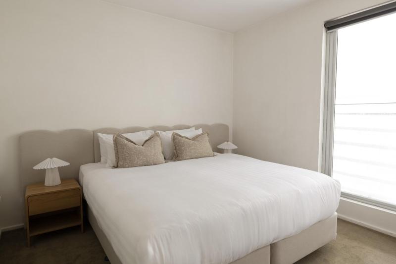 2BR Stylish and Spacious - Prime Richmond Location - image 11