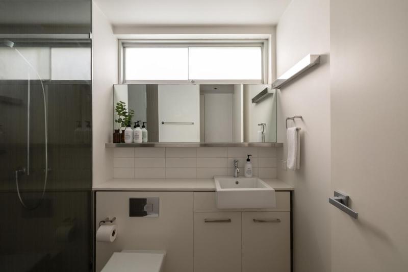 2BR Stylish and Spacious - Prime Richmond Location - image 9