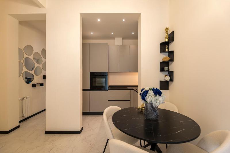 Queen Margaret Boutique Apartment - image 8