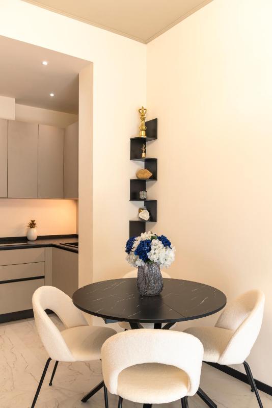 Queen Margaret Boutique Apartment - image 20