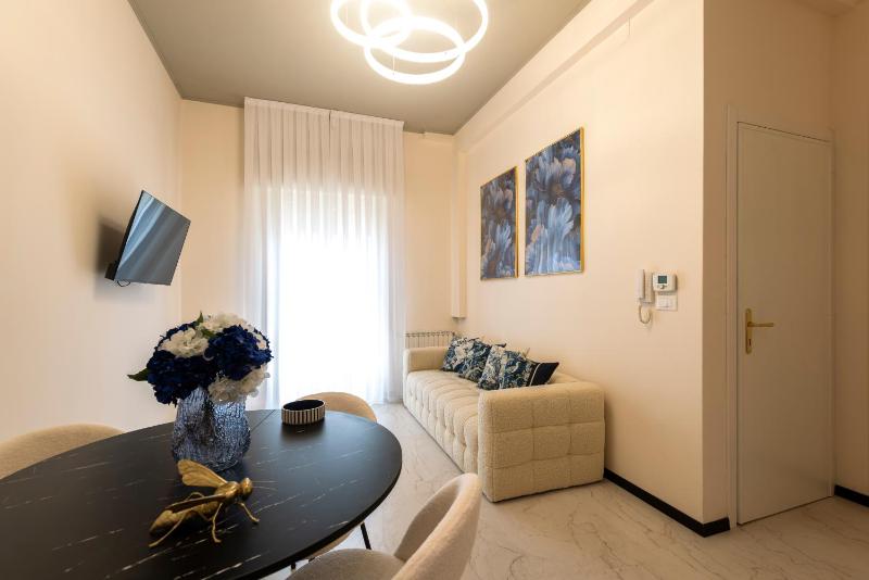 Queen Margaret Boutique Apartment - image 12