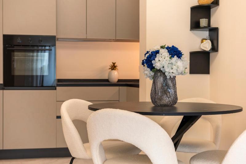 Queen Margaret Boutique Apartment - image 5