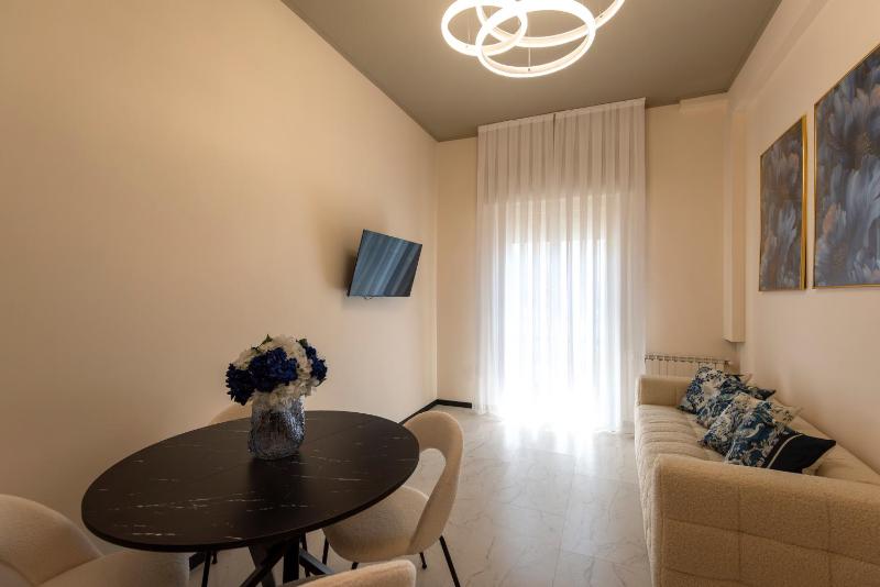 Queen Margaret Boutique Apartment - image 16