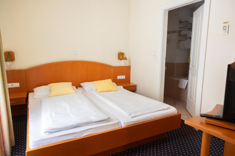 Suite Hotel 900m zur Oper - image 16