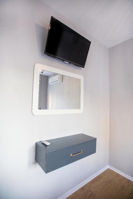 Enjoy Tirana 4BR & BBQ Terrace at Blloku - Central Tirana - image 15