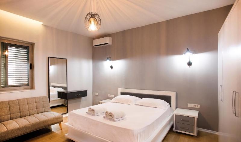 Enjoy Tirana 4BR & BBQ Terrace at Blloku - Central Tirana - image 10
