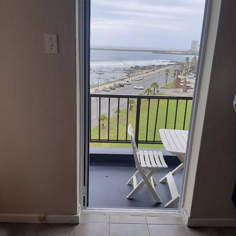 Lovely 3 bedroom with full sea view restaurants - image 9