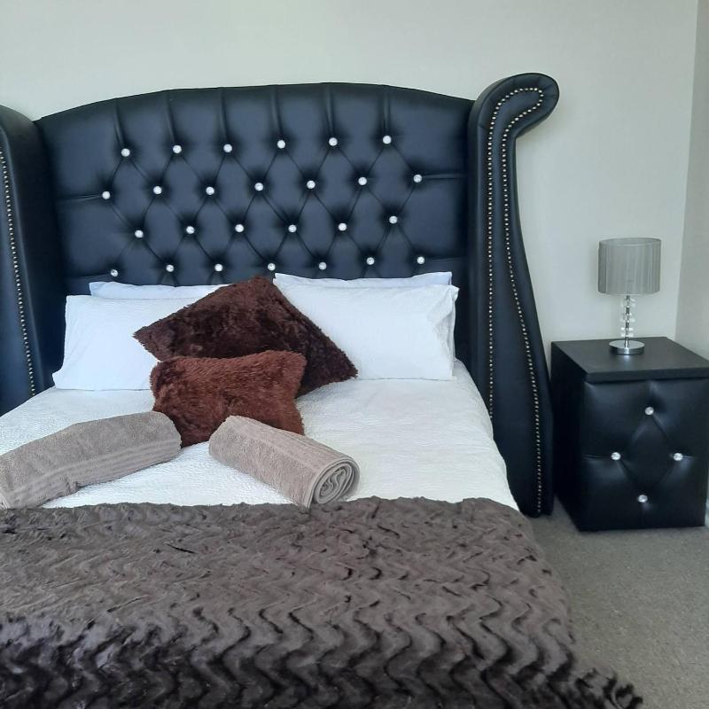 Lovely 3 bedroom with full sea view restaurants - image 6