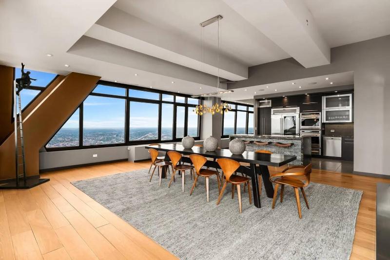 Apartment Expansive views of Lake Michigan - image 1