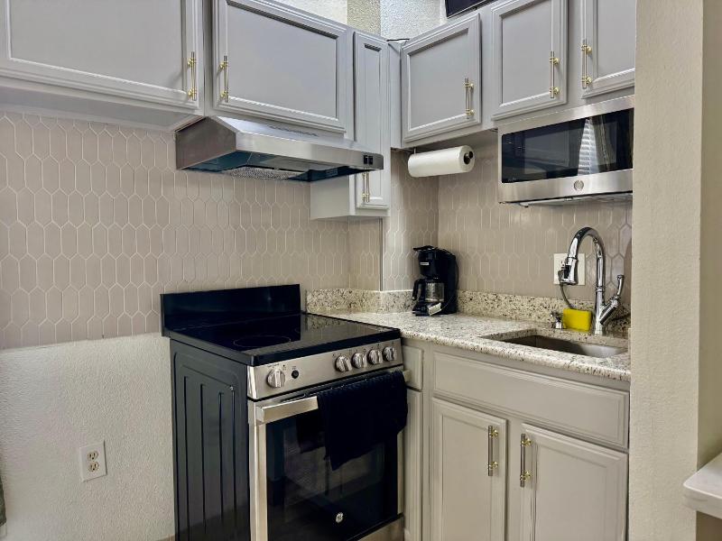 Athens Hotel & Suites - image 18