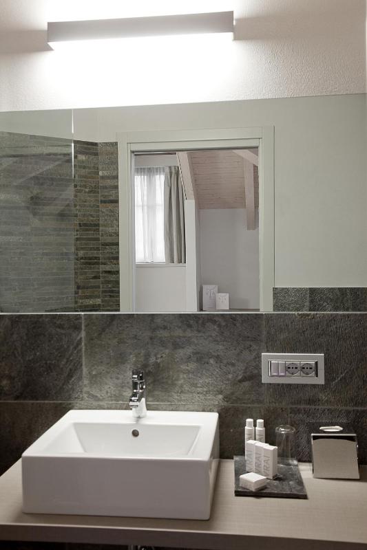 Single Room image 4