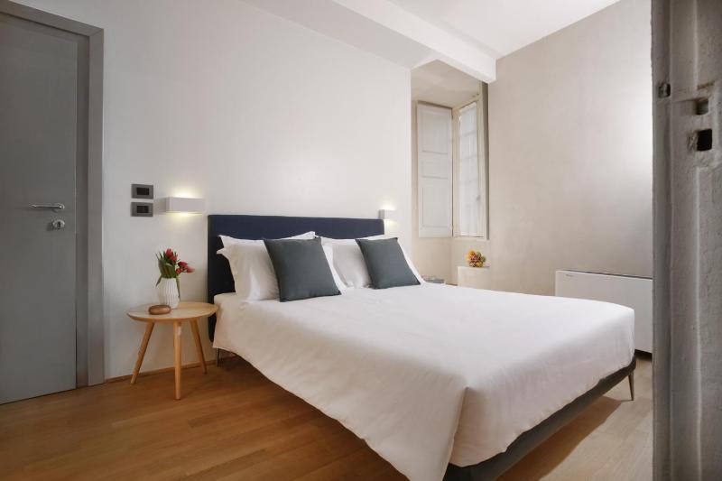 Deluxe Luxury with Extra Bed image 1