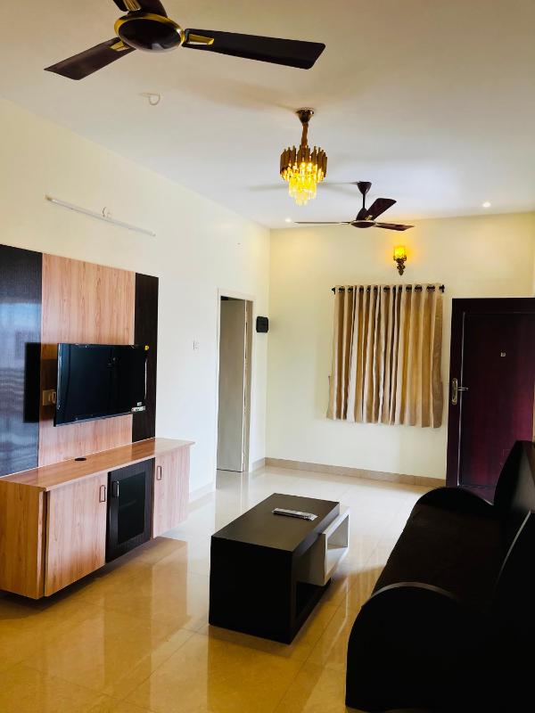 Modern 2BHK AC Wi-Fi Free Parking near Ganga hospital and womens center - image 9